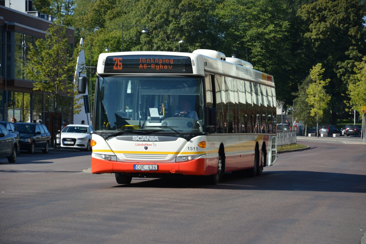 COE 434 fhrt am 15.09.2014 auf der Linie 26. Aufgenommen wurde ein Scania OmniLink in der Innenstadt von Jnkping.