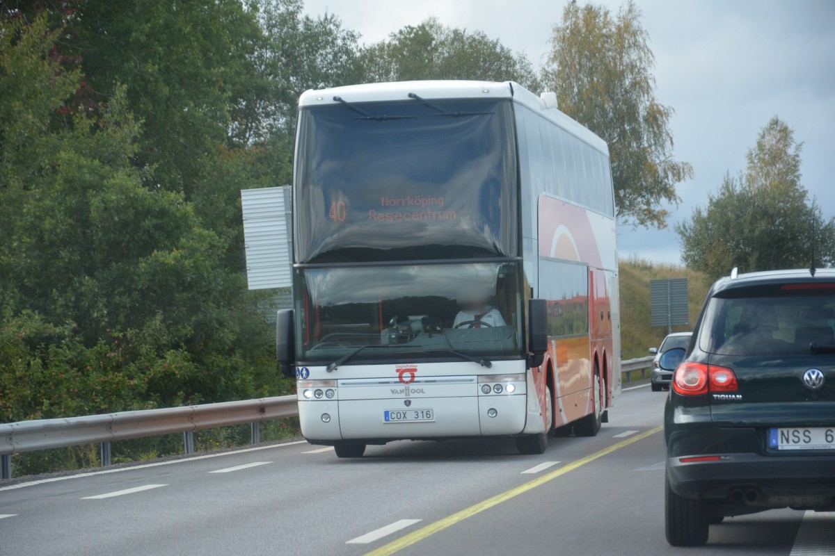 COX 316 auf der Linie 40 nach Norrköping unterwegs.