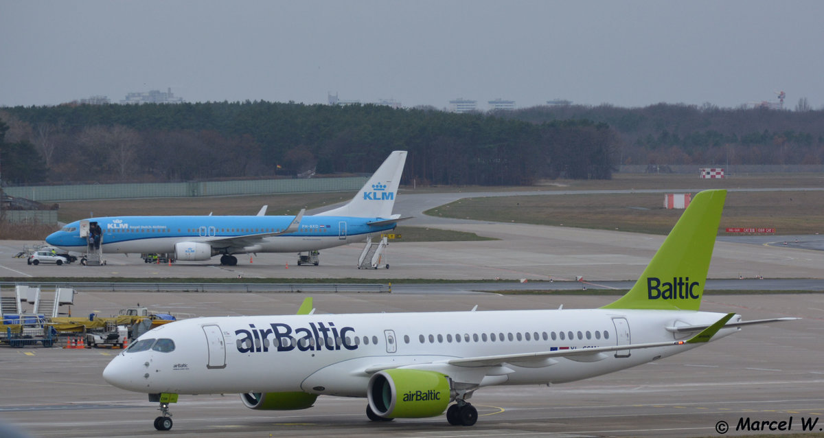 Datum: 23.12.2018

Von: TXL - Berlin

Nach: RIX - Riga 

Flugnummer: BT218

Flugzeug: Airbus A220-300

Registration: YL-BBV 

Airline: Air Baltic

Aufnahmeort: Berlin Tegel