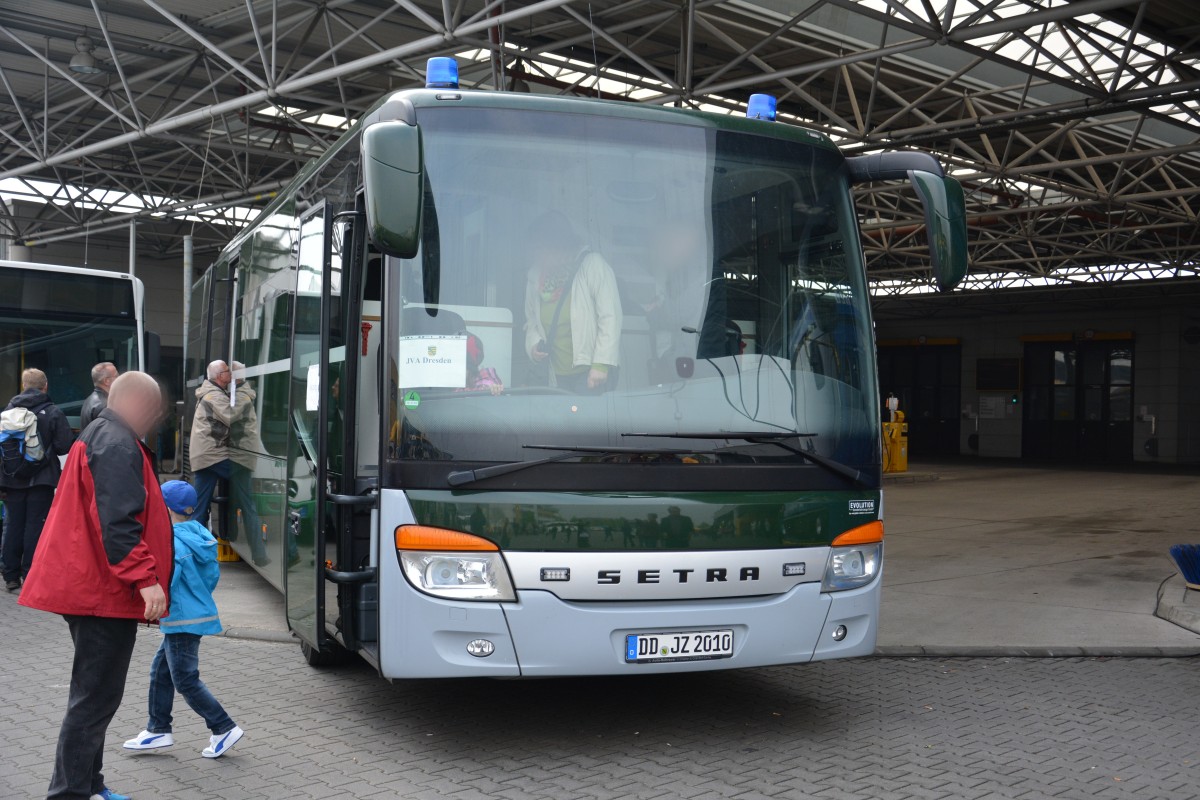 DD-JZ 2010 (Setra S 415 GT) ist ein JVA-Bus. Aufgenommen am 06.04.2014 Dresden Gruna. 