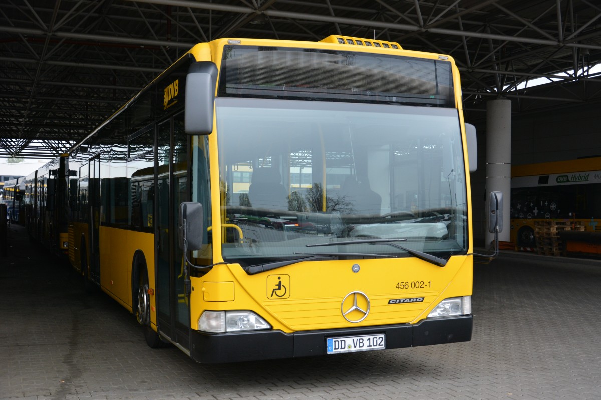 DD-VB 102 (456 002-1) in Dresden Gruna am 06.04.2014. Aufgenommen wurde ein Mercedes Benz Citaro.