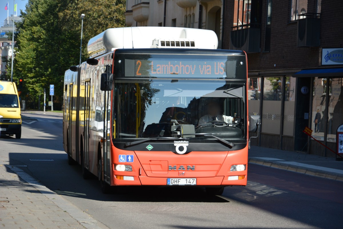 DHF 147 auf der Linie 2 nach Lambohov. Aufgenommen am 11.09.2014 Innenstadt Linköping.