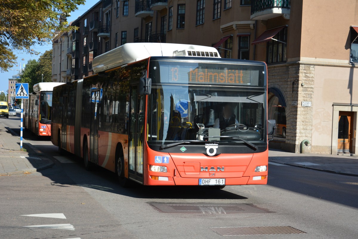 DHF 161 auf der Linie 13 nach Malmslätt. Aufgenommen am 11.09.2014 Innenstadt Linköping.