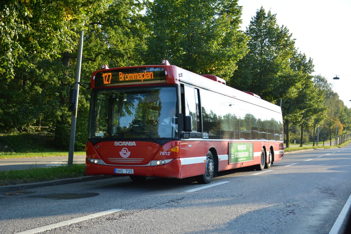 DHO auf der Linie 127 nach Brommaplan am 10.09.2014 Drottningholmsvägen.