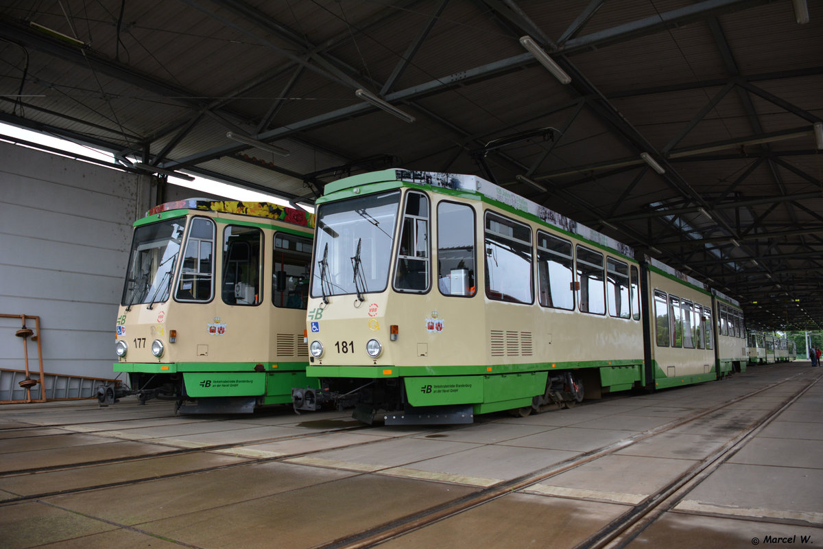 Diese Straßenbahn  Nr. 177 + 181 / KTNF6  steht am 01.07.2017 aufm Betriebshof der VBBr.  120 Jahre Straßenbahn in Brandenburg .