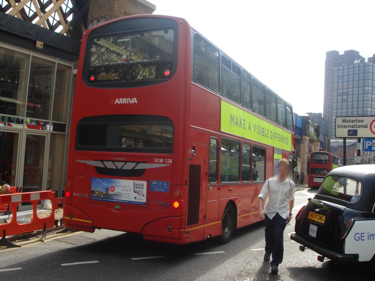 Dieser Bus (LF52 UPA / Volvo) wurde am 20.07.2006 in London an dem Bahnhof Waterloo aufgenommen.
