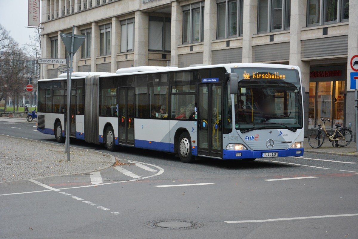 Dieser Havelbus mit dem Kennzeichen P-AV 149 (Betriebshof Potsdam, Mercedes Benz Citaro) fährt am 30.11.2014 für die VIP SEV zwischen Platz der Einheit und Kirschallee.
