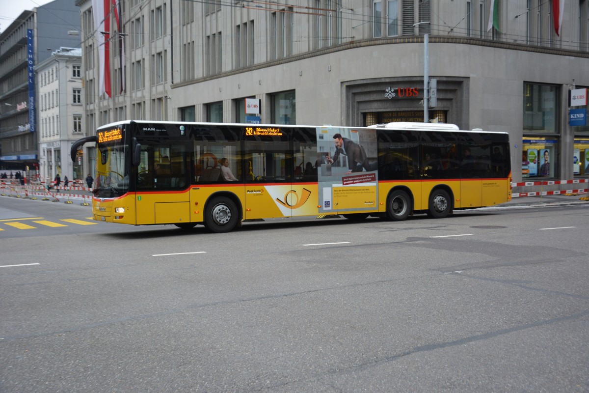 Dieser MAN Lion's City L fährt am 14.10.2015 auf der Linie 242. Aufgenommen in der Innenstadt von St. Gallen.