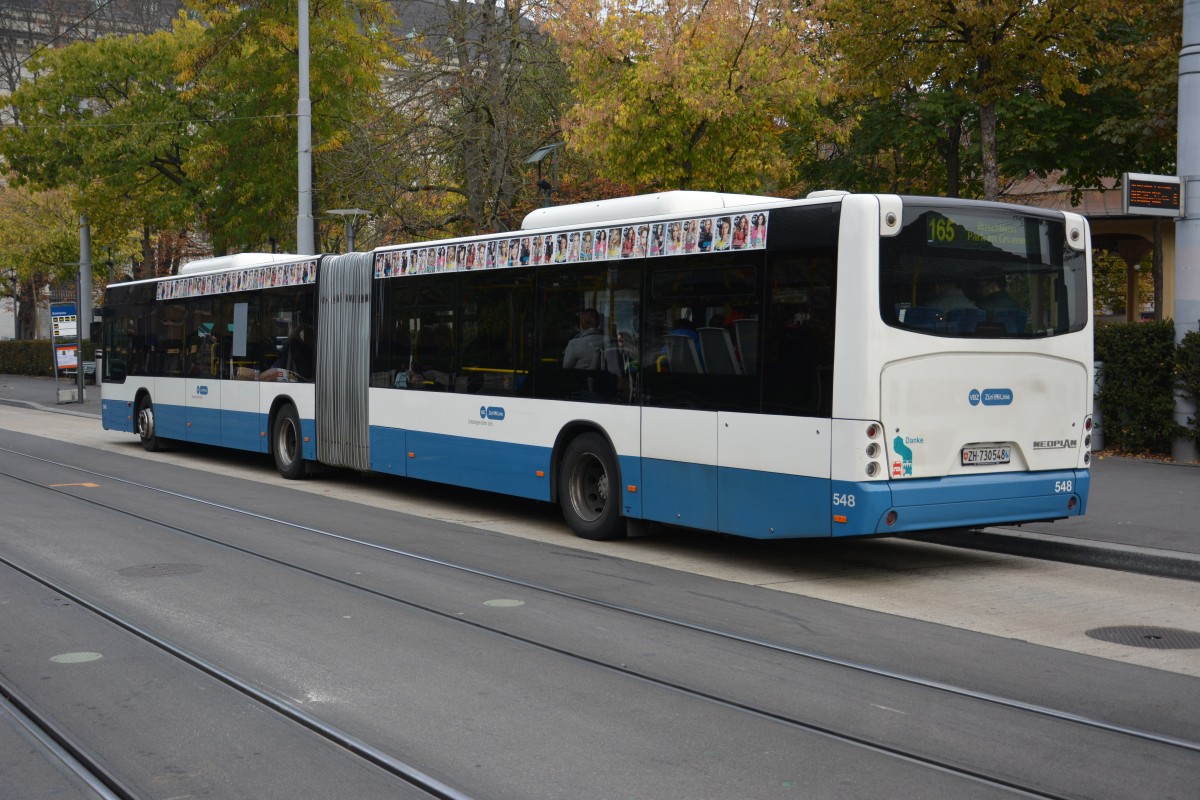 Dieser Neoplan Centroliner Evolution mit dem Kennzeichen ZH-730548 steht am 14.10.2015 am Bürkliplatz / Zürichsee. 