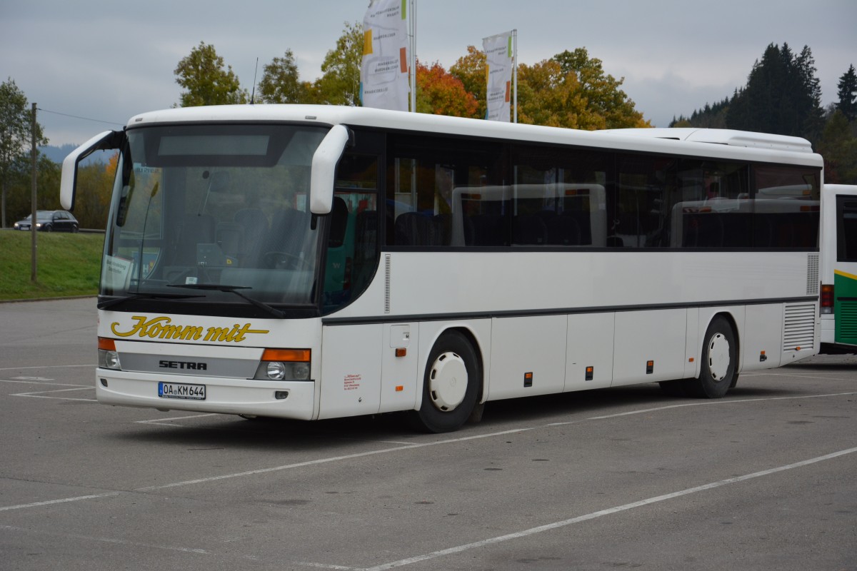 Dieser Setra S 315 UL (OA-KM 644) steht am 11.10.2015 in Sonthofen.