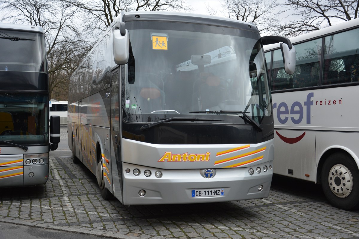 Dieser Temsa Safari mit dem Kennzeichen CB-111-NZ steht am 01.04.2015 auf dem Hardenbergplatz in Berlin.
