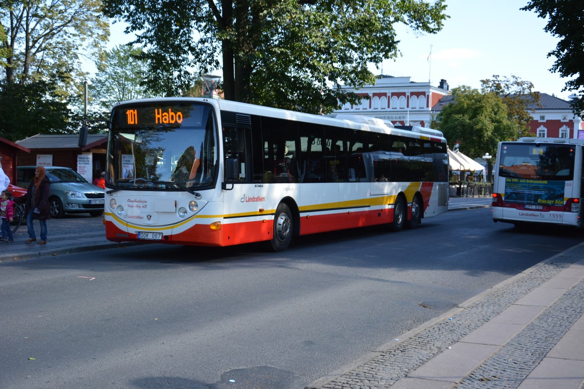 DOK 067 (Scania (Lahden) Scala) auf der berlandlinie 101 nach Habo. Aufgenommen am 15.09.2014.