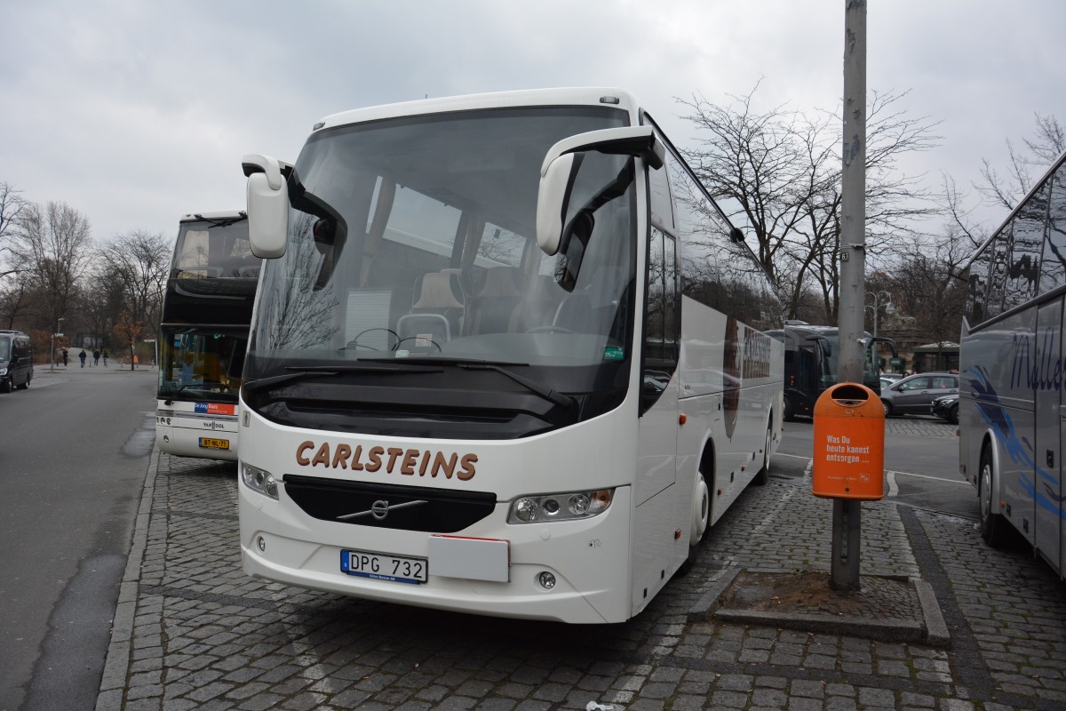 DPG 732 steht am 14.03.2015 in Berlin am Zoologischen Garten. Aufgenommen wurde ein Volvo 9700. 
