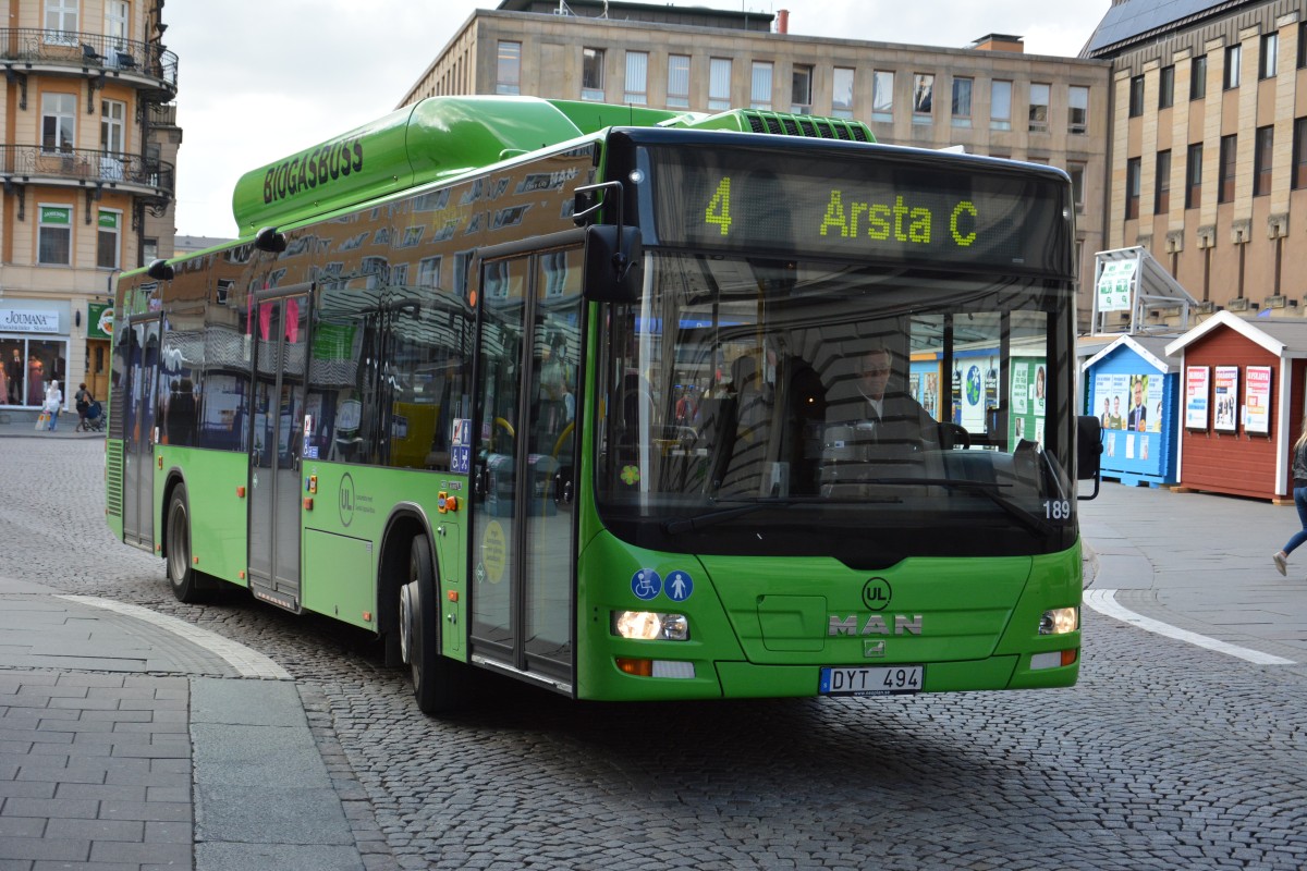 DYT 494 fährt am 10.09.2014 auf der Linie 4 in Uppsala.