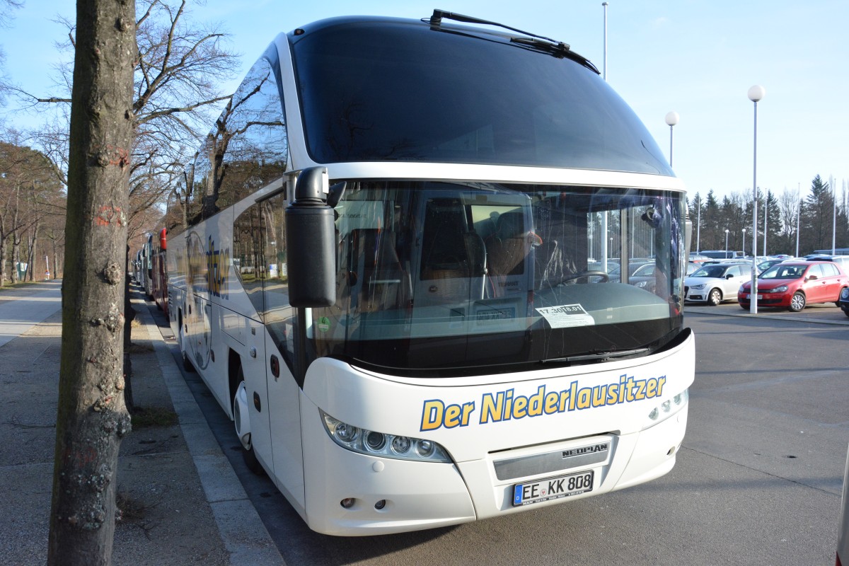EE-KK 808 (Neoplan Cityliner) steht am 18.01.2015 in Berlin, Olympischer Platz.