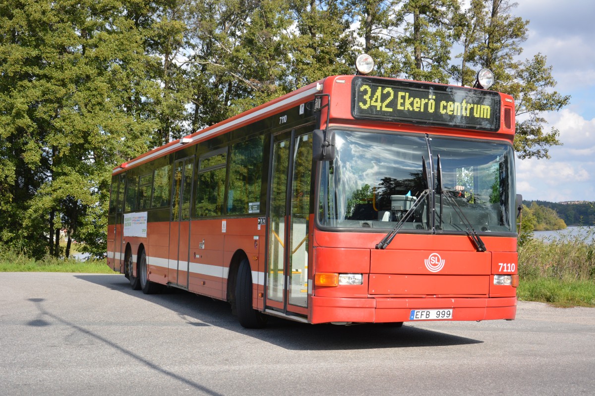 EFB 999 (Volvo 8500?) auf der Linie 342. Aufgenommen am 18.09.2014 Bryggavägen Ekerö.