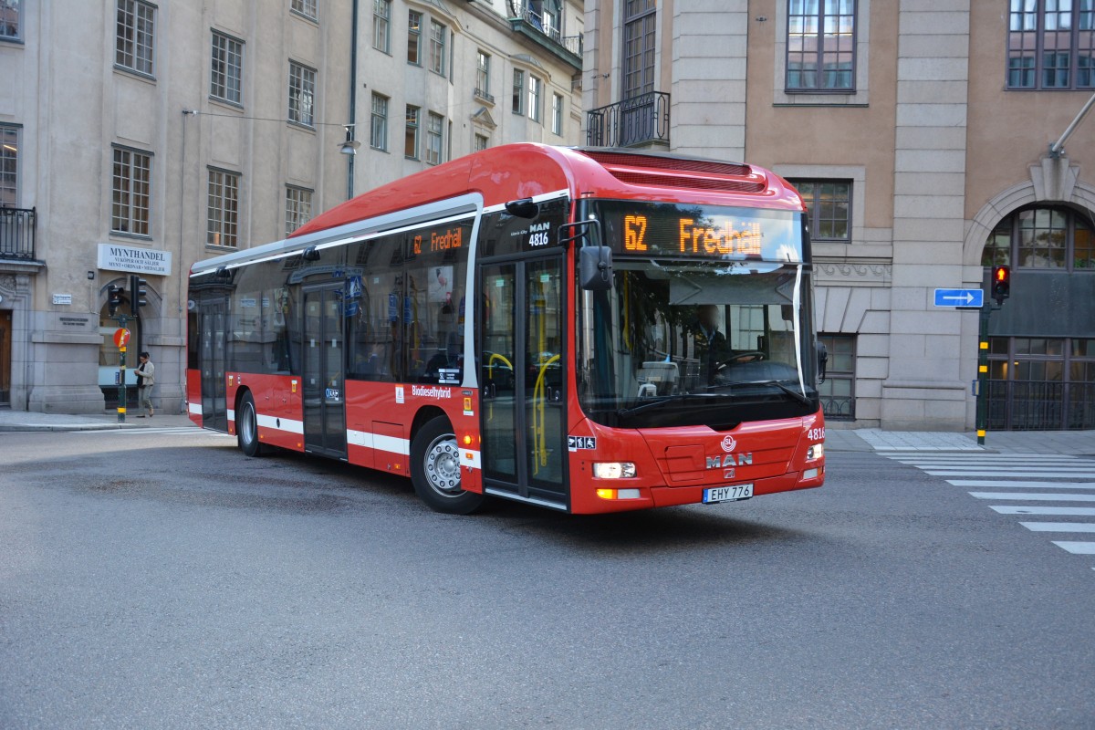 EHY 776 fhrt am 16.09.2014 auf der Linie 62. Aufgenommen wurde ein MAN Lion's City Hybrid in der Innenstadt von Stockholm.
