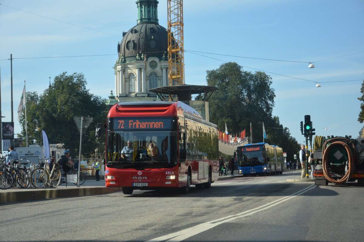 EHY 800 (MAN Lion's City Hybrid) auf der Linie 77 in Stockholm am 18.09.2014.
