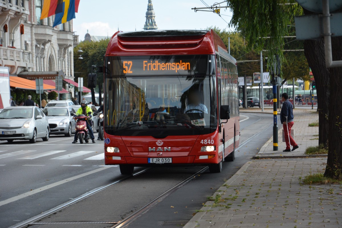 EJR 030 (MAN Lion's City) fhrt am 16.09.2014 auf der Linie 52. Aufgenommen Strandvgen Stockholm.