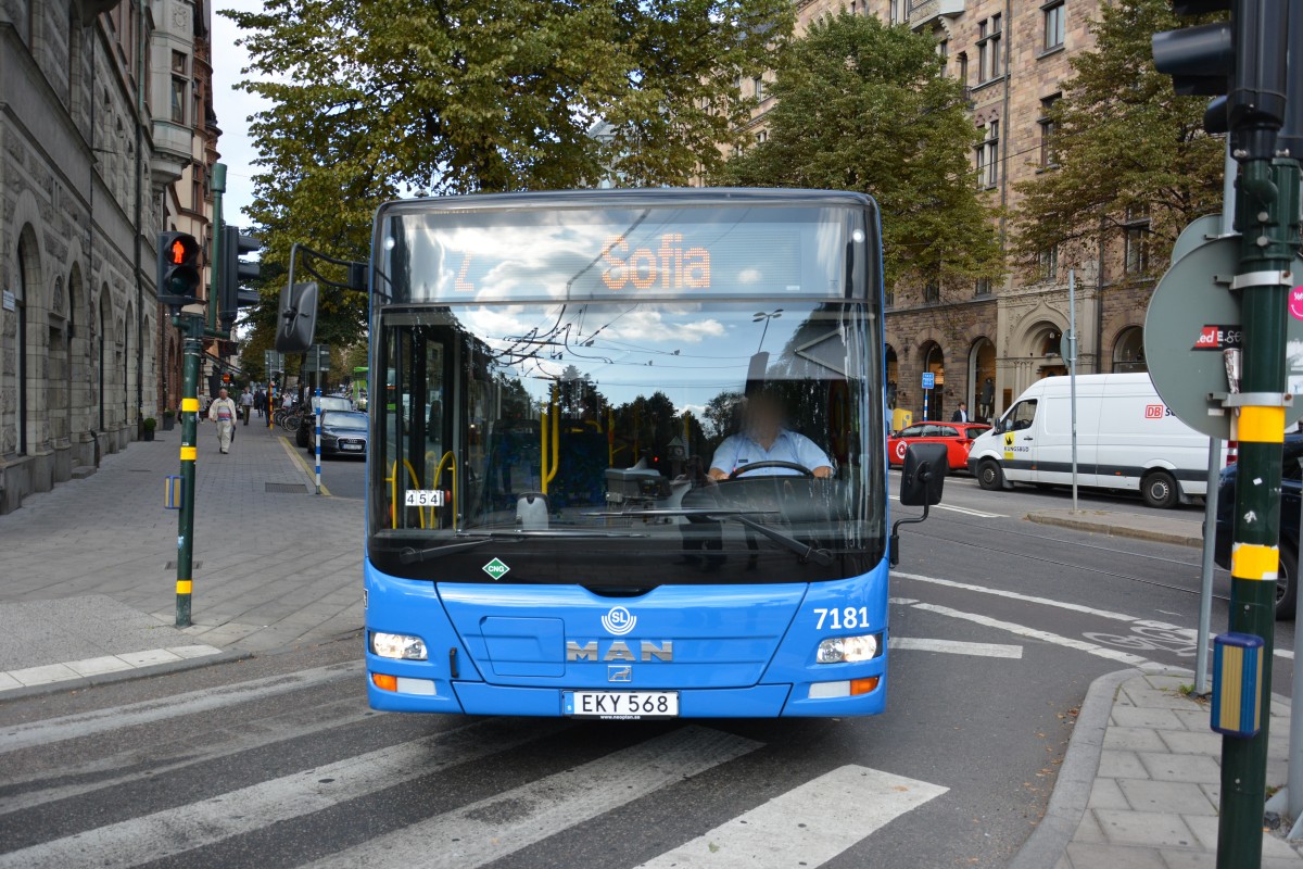 EKY 568 (MAN Lion's City) fhrt am 16.09.2014 auf der Linie 2. Aufgenommen Strandvgen Stockholm.