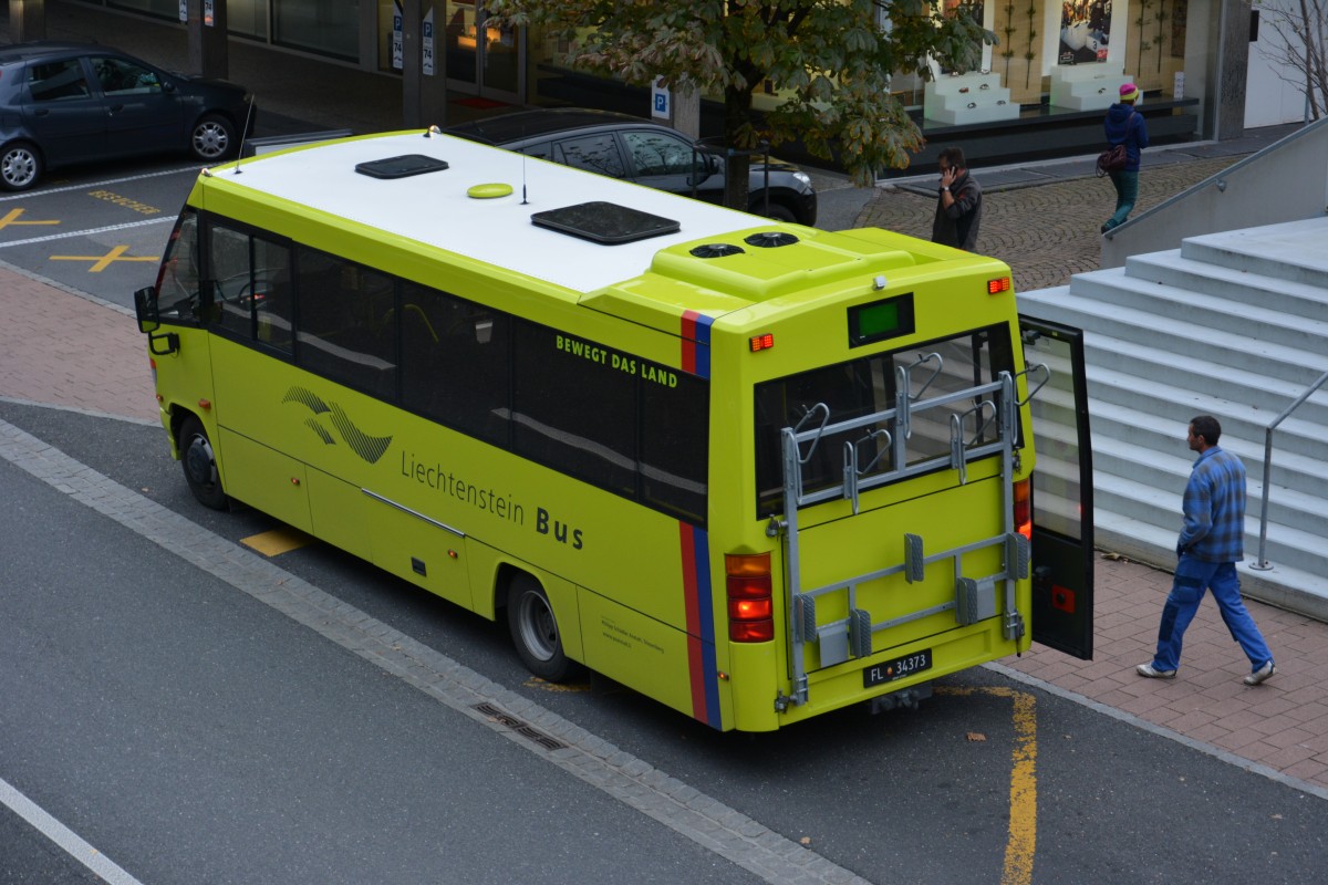FL-34373 fährt am 08.10.2015 auf der Linie 40. Aufgenommen wurde ein Mercedes Benz Vario / Liechtenstein, Vaduz Post.
