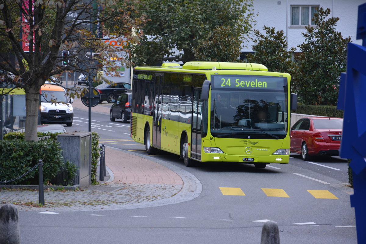 FL-39816 fährt am 16.10.2015 auf der Linie 24 nach Sevelen. Aufgenommen wurde ein Mercedes Benz Citaro Facelift / Vaduz Zentrum.