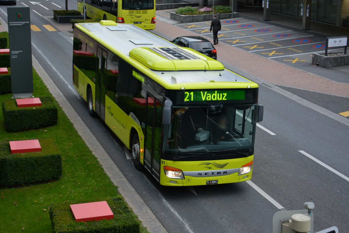 FL-39841 fährt am 08.10.2015 auf der Linie 21. Aufgenommen wurde ein Setra S 415 NF / Liechtenstein, Vaduz Post.
