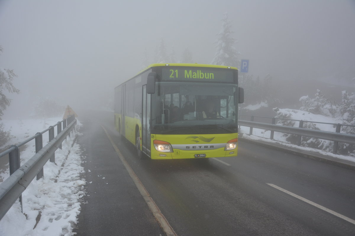 FL-39841 fährt am 16.10.2015 auf der Linie 21 nach Malbun. Aufgenommen wurde ein Setra S 415 NF / Malbunstrasse Liechtenstein. 