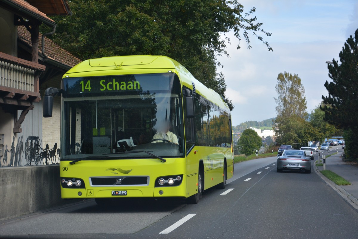 FL-39890 (Volvo 7700 Hybrid) fährt am 09.10.2015 auf der Linie 14 nach Schaan. Aufgenommen in Liechtenstein nähe Grenze zu Österreich.
