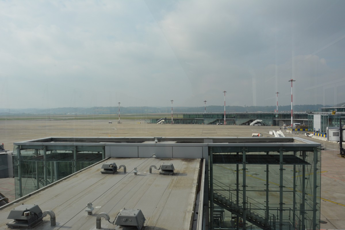Flugfeld EuroAirport Basel Mulhouse Freiburg am 13.10.2015.