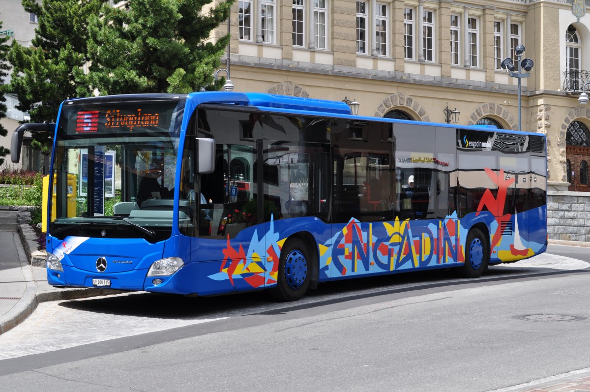 GR-100115 ist am 29.06.2015 in Sankt Moritz unterwegs. Aufgenommen wurde ein Mercedes Benz Citaro C2.