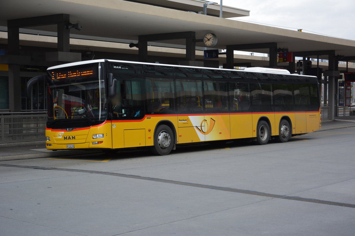 GR-106166 steht am 16.10.2015 am Bahnhof Chur. Aufgenommen wurde ein MAN Lion's City L / Bahnhof Chur.
