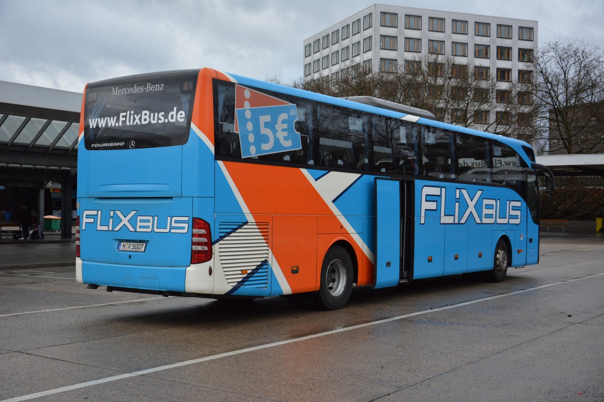 H-R 5007 (Mercedes Benz Tourismo / FlixBus) steht am 10.01.2015 am ZOB in Berlin.
