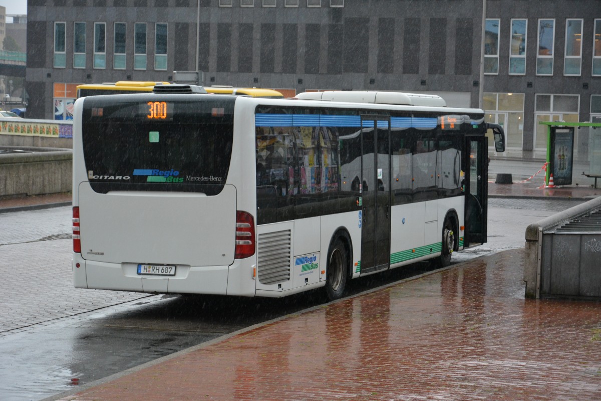 H-RH 684 (Mercedes Benz O530) auf der Linie 300. Aufgenommen am 07.10.2014 Hannover ZOB.
