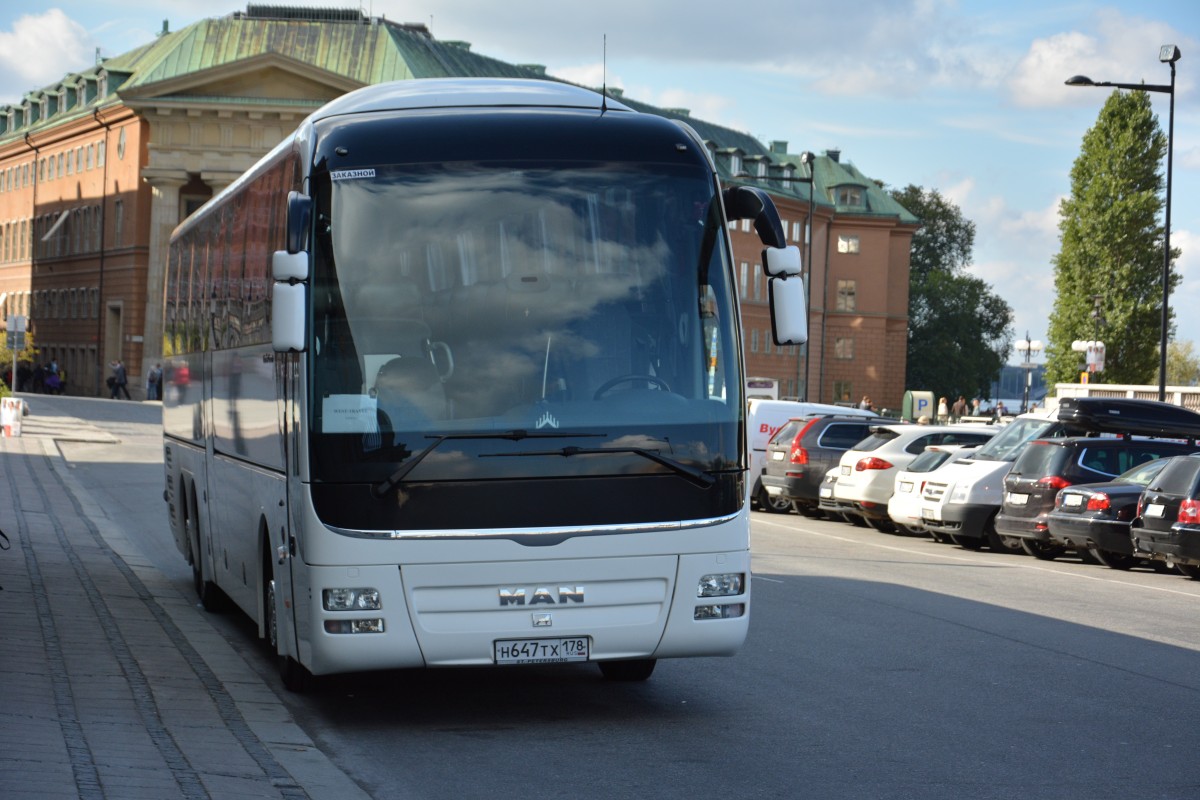 H647TX aus Russland steht am 16.09.2014 am Lejonbacken in Stockholm. Zu sehen ist ein MAN Lion's Coach.