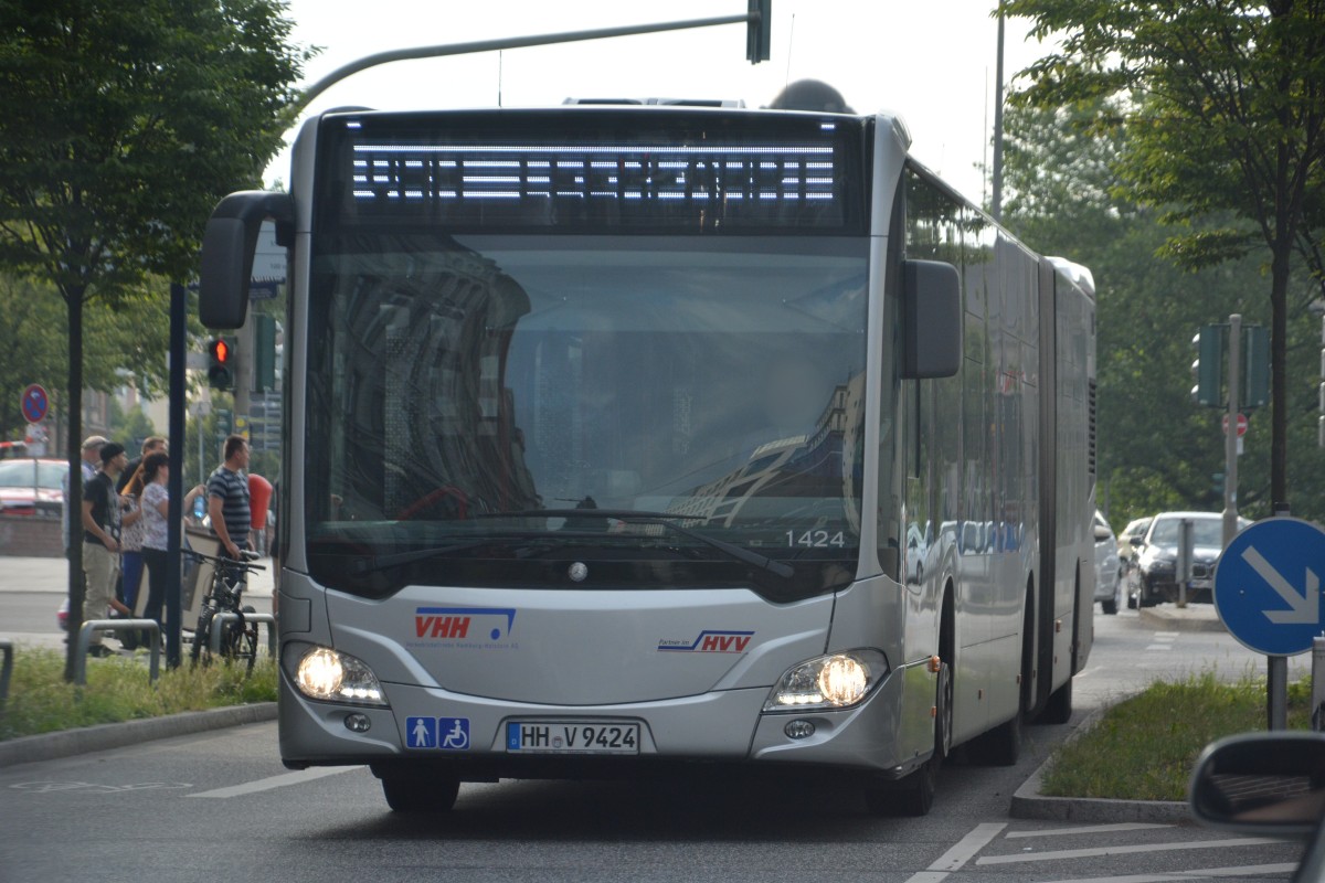 HH-V 9424 fährt am 11.07.2015 auf Betriebsfahrt durch Hamburg. Aufgenommen wurde ein Mercedes Benz Citaro der 2. Generation / VHH. 