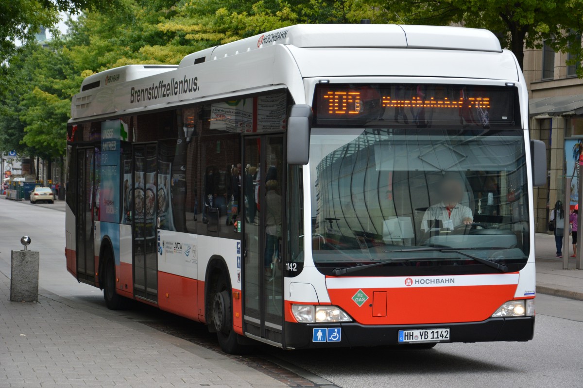 HH-YB 1142 (Mercedes Benz O 530 Citaro BZ Facelift  / Hochbahn) fährt am 11.07.2015 auf der Linie 109. Aufgenommen an der Mönckebergstraße in Hamburg. 