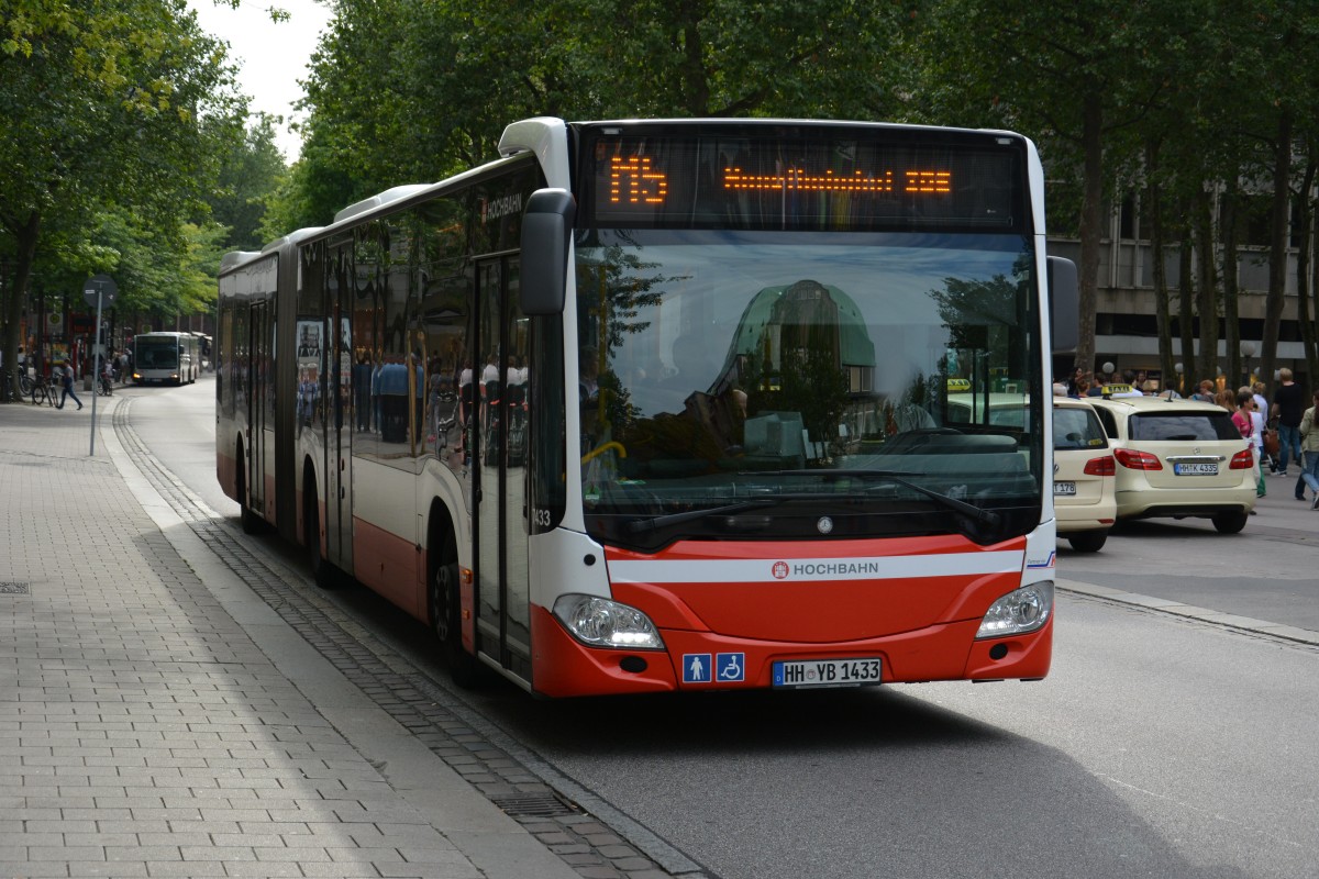 HH-YB 1433 fährt am 11.07.2015 auf der Linie M5. Aufgenommen wurde ein Mercedes Benz Citaro der 2. Generation / Hochbahn / Hamburg Mönckebergstraße. 
