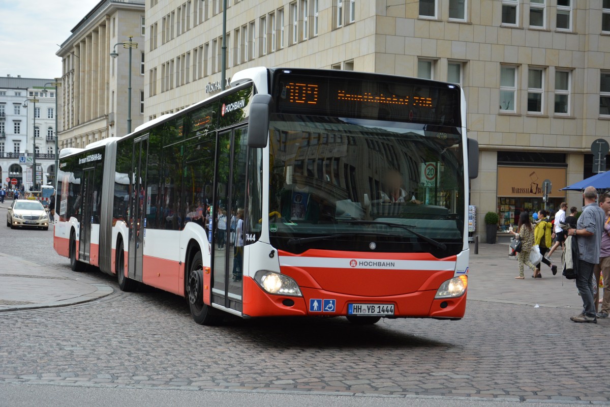 HH-YB 1444 fährt am 11.07.2015 auf der Linie M5. Aufgenommen wurde ein Mercedes Benz Citaro der 2. Generation / Hochbahn / Hamburg Rathausmarkt. 