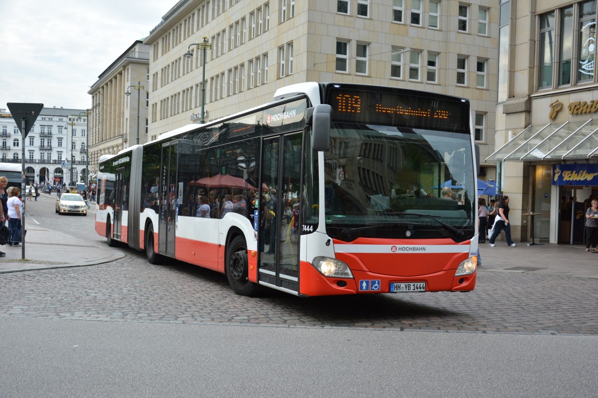 HH-YB 1444 fährt am 11.07.2015 auf der Linie M5. Aufgenommen wurde ein Mercedes Benz Citaro der 2. Generation / Hochbahn / Hamburg Rathausmarkt. 