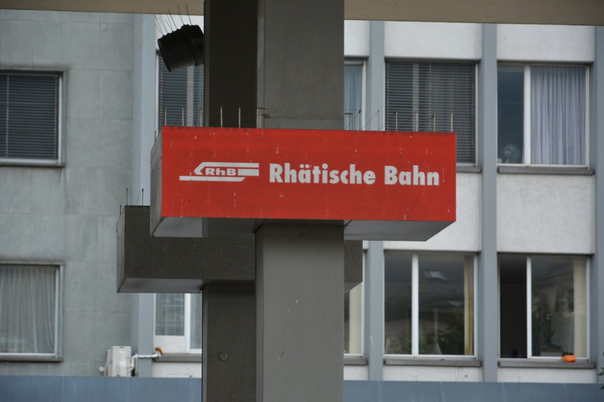 Hier hält die Rhätische Bahn in Chur Gleis 1/2. Aufgenommen am 16.10.2015.