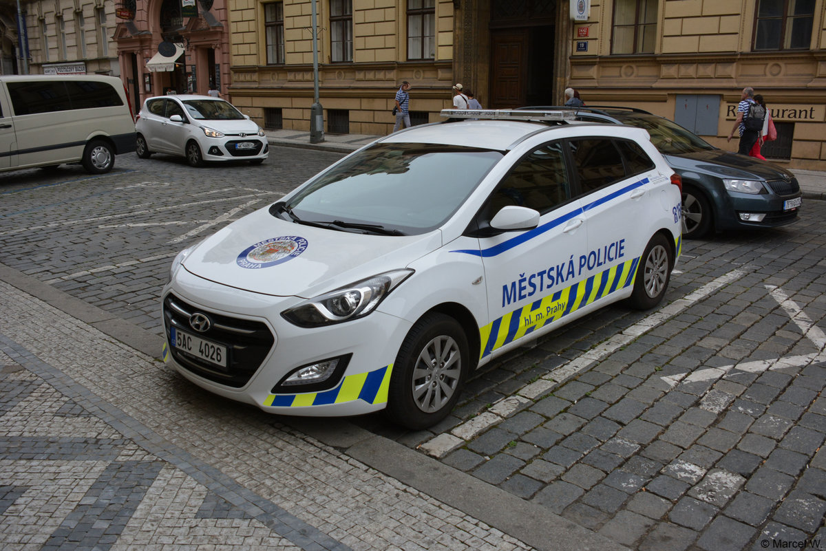 Hyundai I30 Polizeiwagen (5AC-4026) in Prag. Aufgenommen am 25.08.2018.