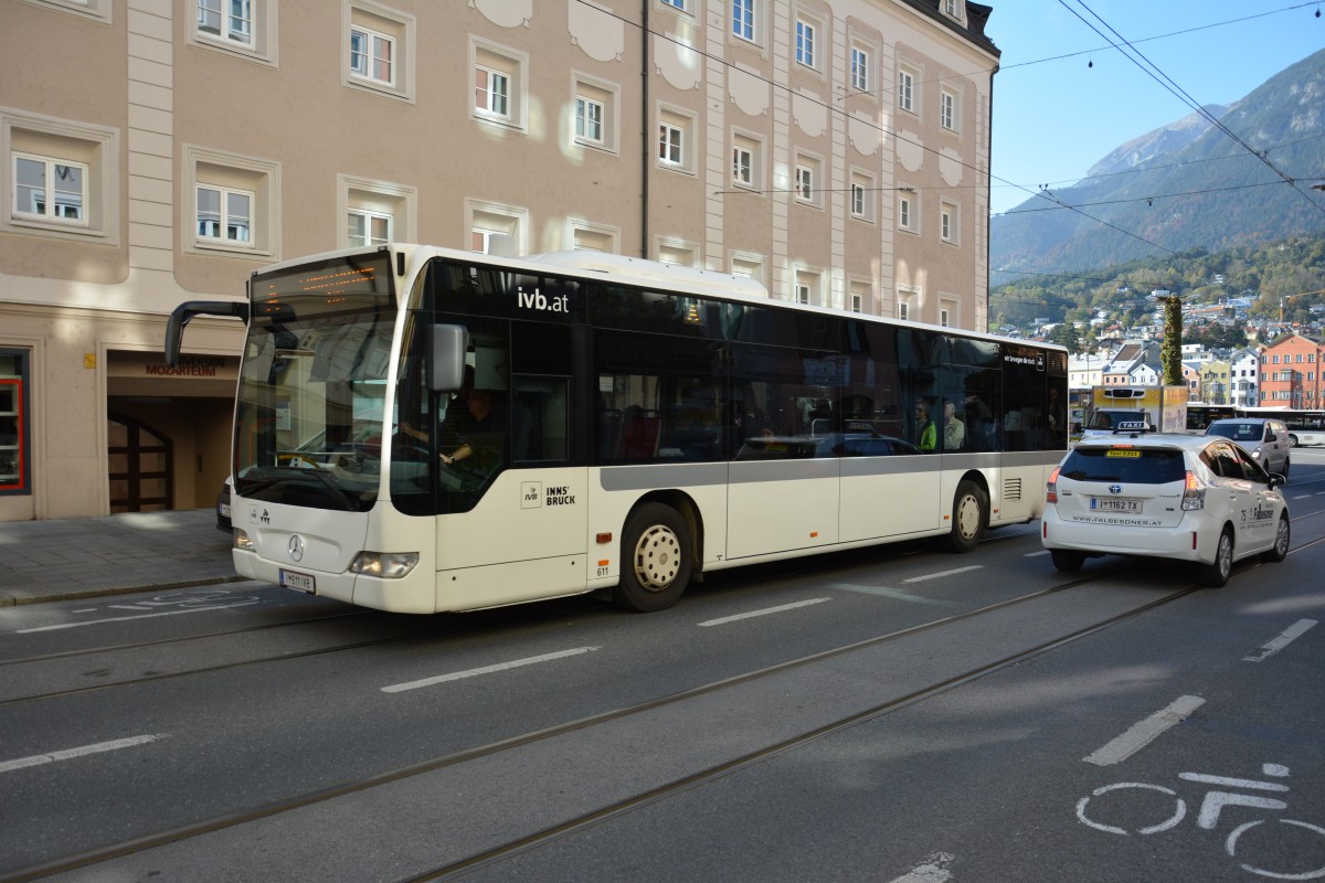 I-611IVB fhrt am 12.10.2015 durch Innsbruck. Aufgenommen wurde ein Mercedes Benz Citaro Facelift.
