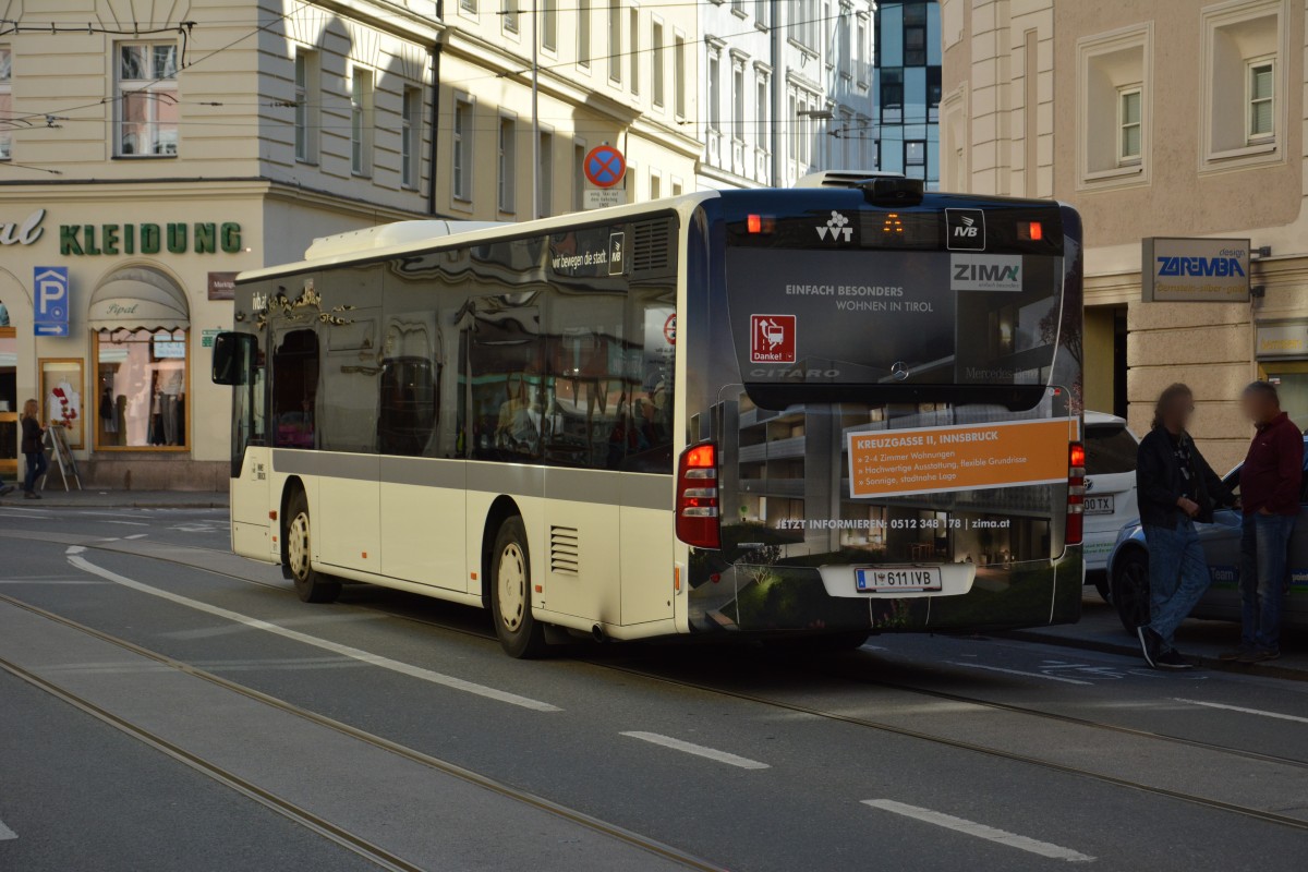 I-611IVB fhrt am 12.10.2015 durch Innsbruck. Aufgenommen wurde ein Mercedes Benz Citaro Facelift.
