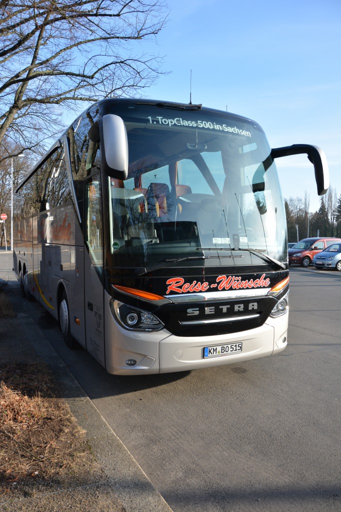 KM-BO 515 steht am 18.01.2015 in Berlin, Olympischer Platz. Aufgenommen wurde ein Setra S 515 HDH.