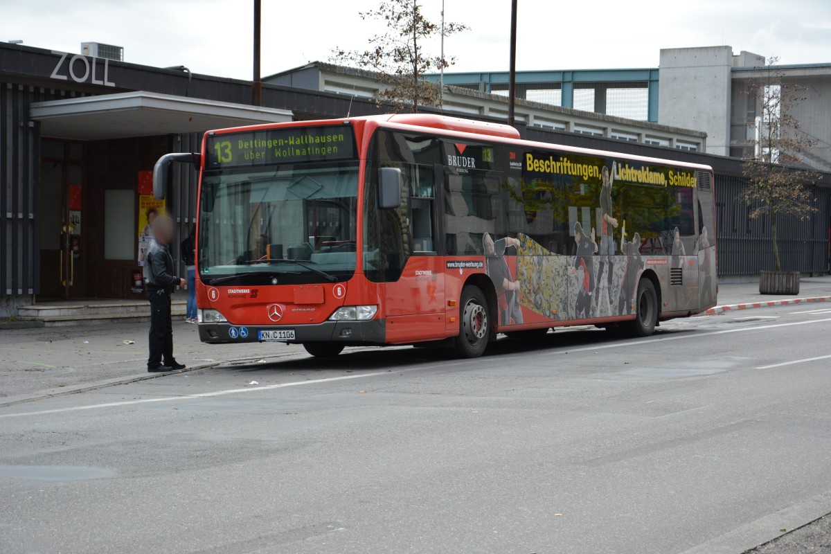 KN-C 1106 fährt am 07.10.2015 als Linie 13 durch Konstanz. Aufgenommen wurde ein Mercedes Benz Citaro.
