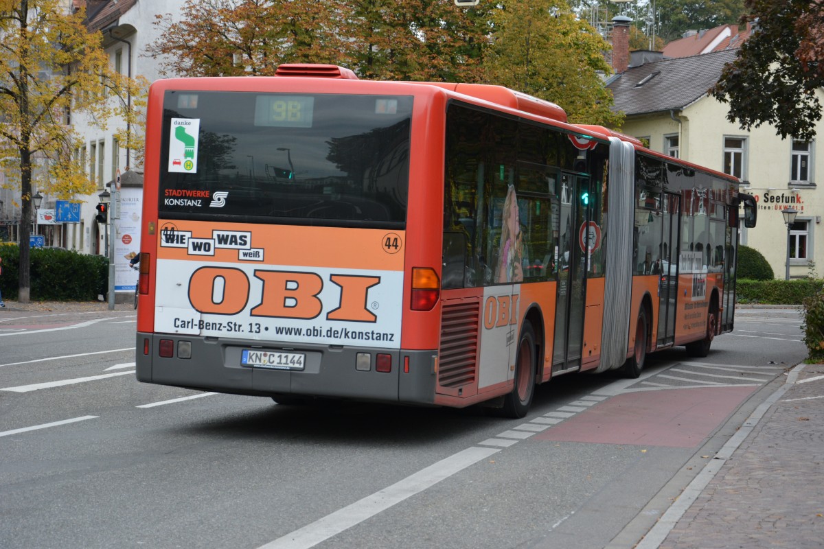 KN-C 1144 fährt am 06.10.2015 als Linie 9B durch Konstanz. Aufgenommen wurde ein Mercedes Benz Citaro.
