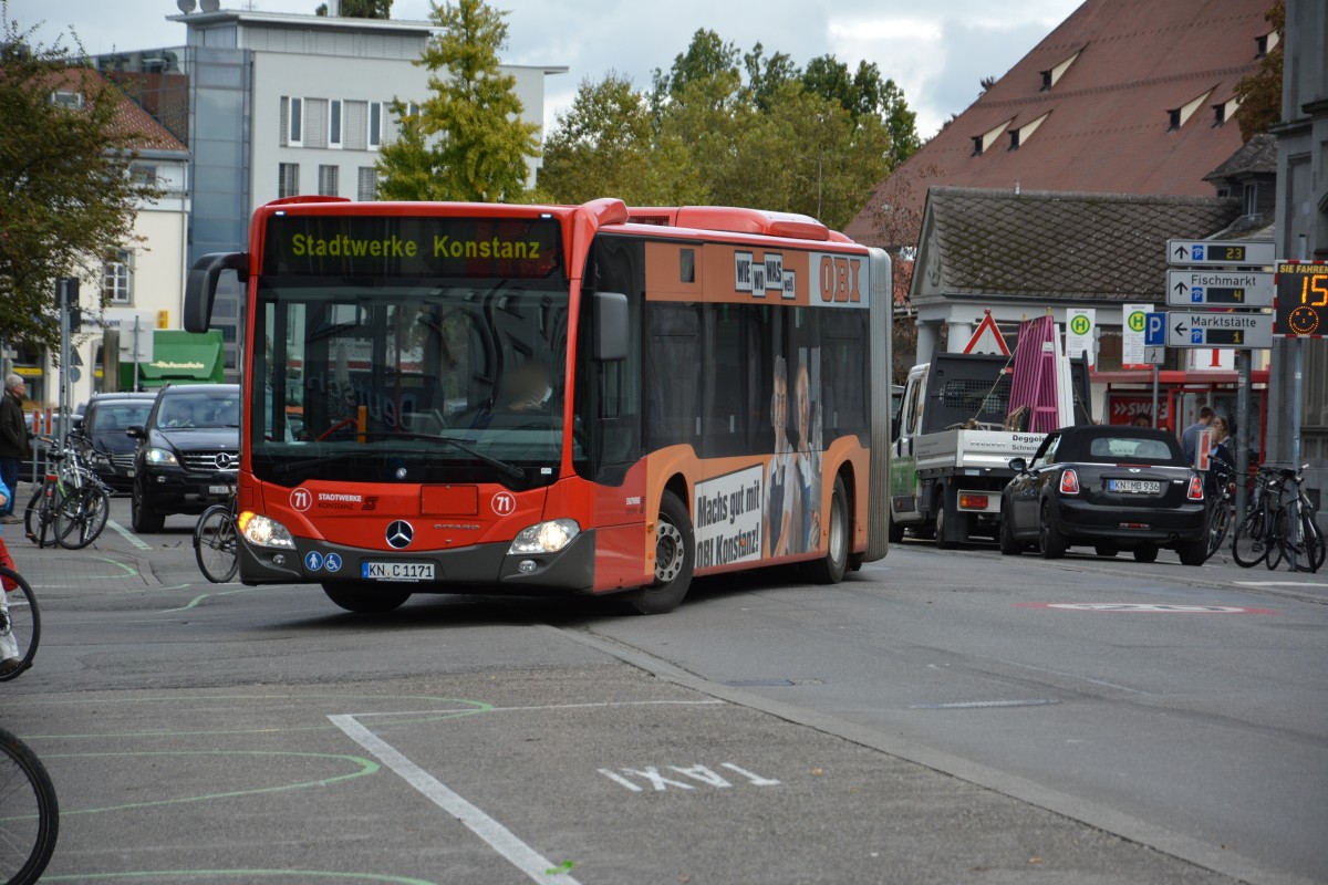 KN-C 1171 fährt am 07.10.2015 durch Konstanz. Aufgenommen wurde ein Mercedes Benz Citaro der 2. Generation.
