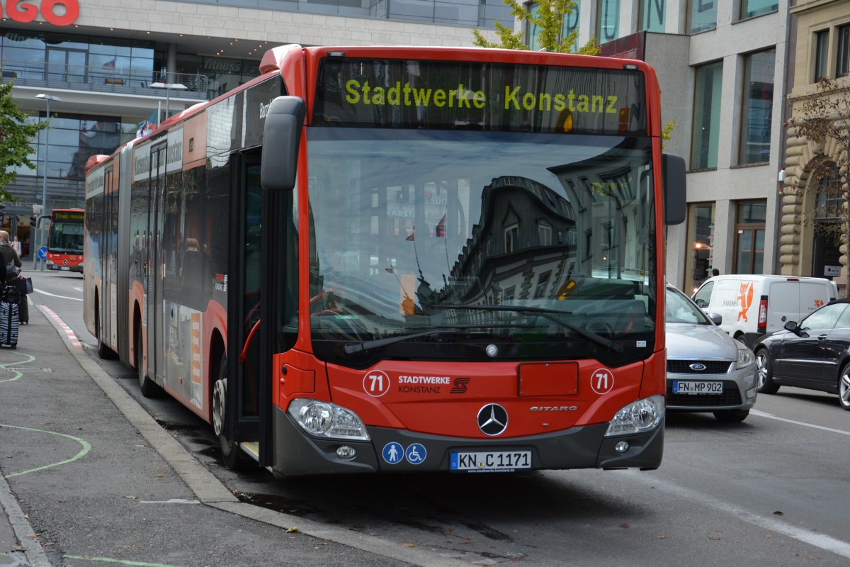 KN-C 1171 fährt am 07.10.2015 durch Konstanz. Aufgenommen wurde ein Mercedes Benz Citaro der 2. Generation.

