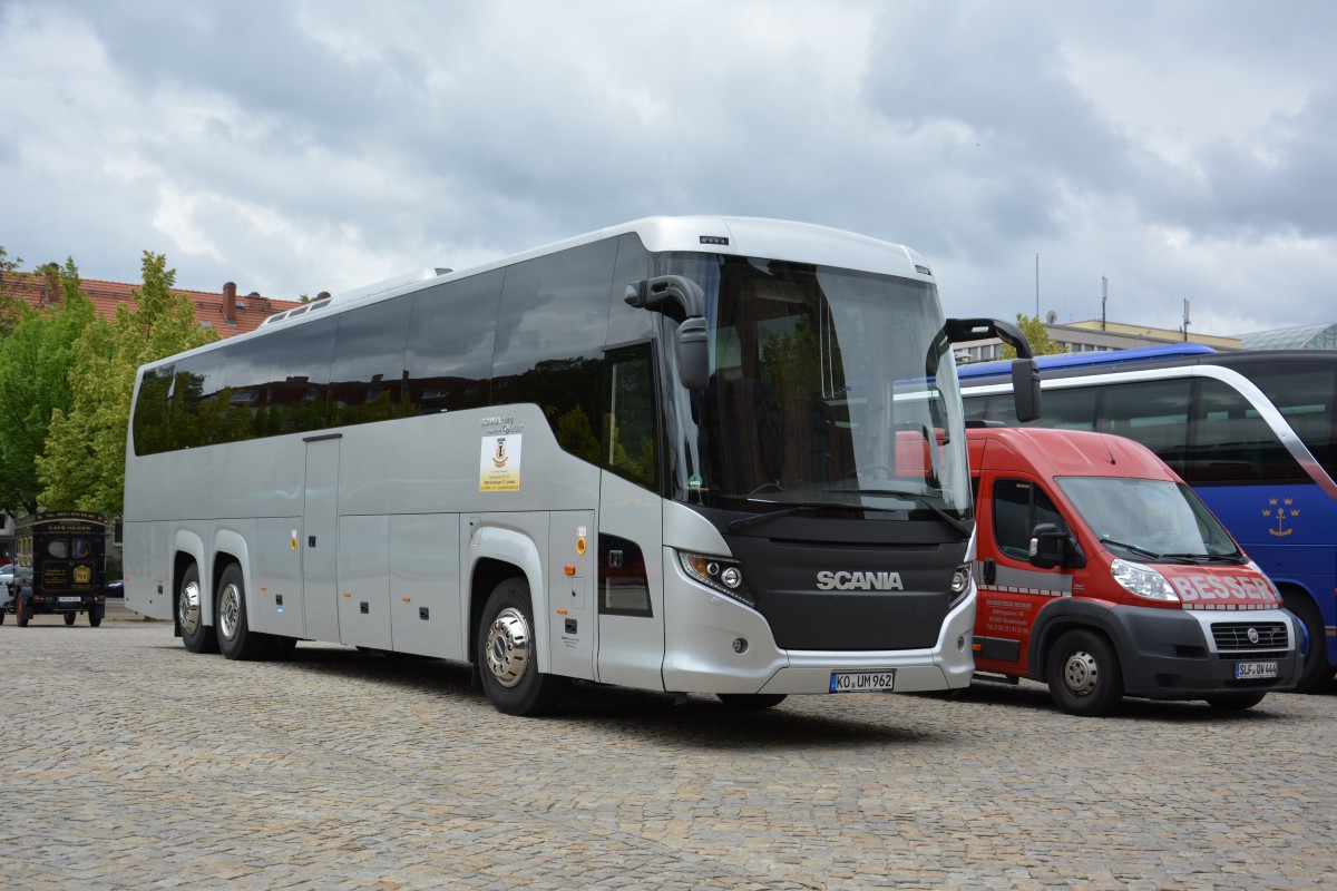 KO-UM 962 steht am 21.06.2014 am Basinplatz in Potsdam.